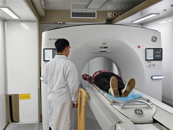 移動(dòng)CT車 市級(jí)免費(fèi)醫(yī)療服務(wù)溫暖人心